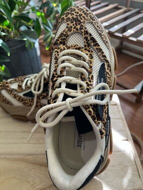 NEW Steve Madden Leopard Print Sneakers Lace-Up Casual Shoes Women’s Sz 8.5